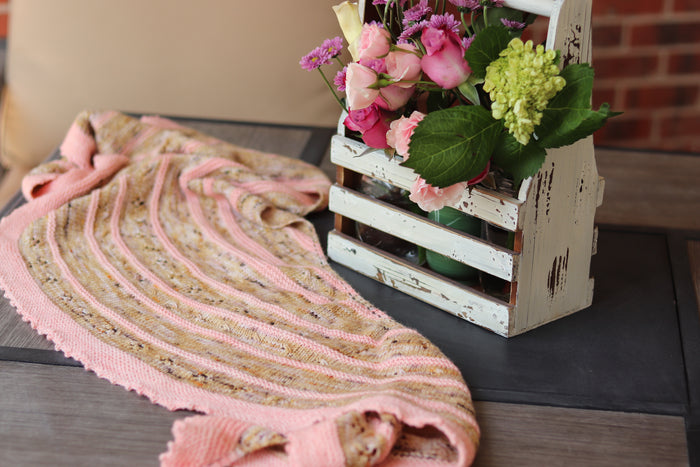 Besitos Shawl (kit) by Lauren Slagle (lolodidit)