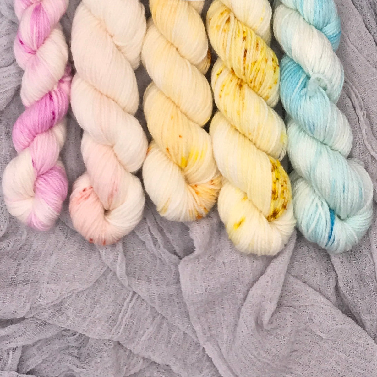 Brighten Up MKAL Cowl by Paper Daisy Creations (Lisa Ross) KIT