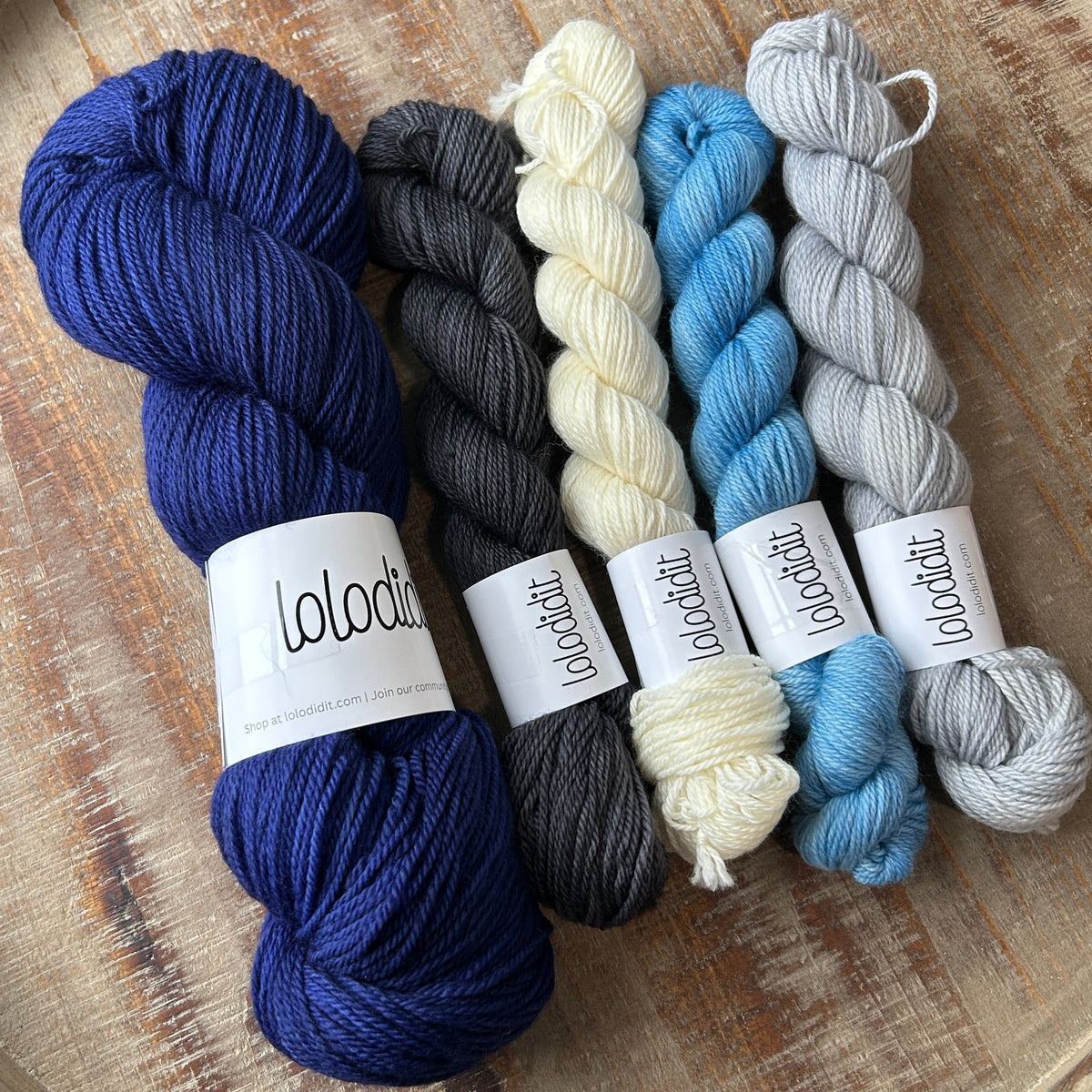 Step Into Christmas COWL by Paper Daisy Creations, Lisa Ross KIT