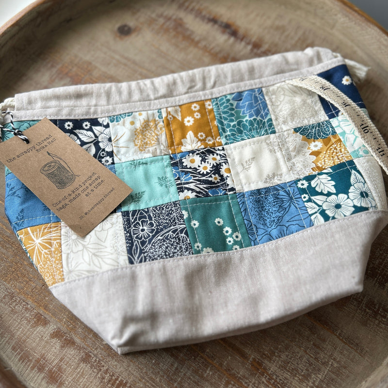 Draw Sack Project Bag - No. 1 - the Scrappy Thread by Erika Hall